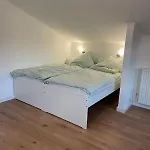 Ruhige 1-zimmer Einliegerwohnung Mit Kueche Und Bad In Grossburgwedel *