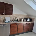 Ruhige 1-zimmer Einliegerwohnung Mit Kueche Und Bad In Grossburgwedel Lägenhet *