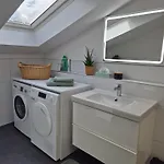 Ruhige 1-zimmer Einliegerwohnung Mit Kueche Und Bad In Grossburgwedel Lägenhet