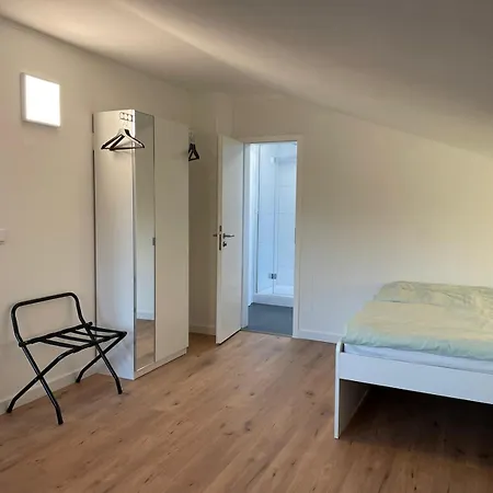 Ruhige 1-zimmer Einliegerwohnung Mit Kueche Und Bad In Grossburgwedel Apartamento