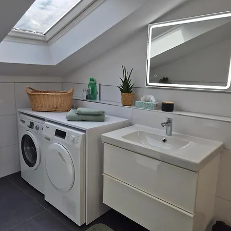 Ruhige 1-zimmer Einliegerwohnung Mit Kueche Und Bad In Grossburgwedel Apartamento