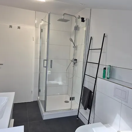 Ruhige 1-zimmer Einliegerwohnung Mit Kueche Und Bad In Grossburgwedel