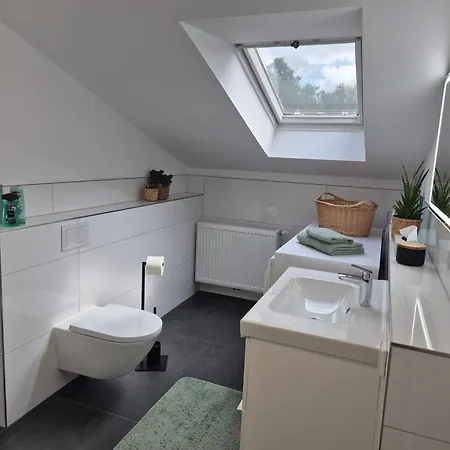 Ruhige 1-zimmer Einliegerwohnung Mit Kueche Und Bad In Grossburgwedel Lägenhet Burgwedel (Lower-Saxony)