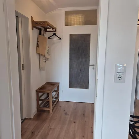 Ruhige 1-zimmer Einliegerwohnung Mit Kueche Und Bad In Grossburgwedel *