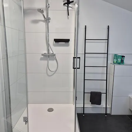 Ruhige 1-zimmer Einliegerwohnung Mit Kueche Und Bad In Grossburgwedel Appartement