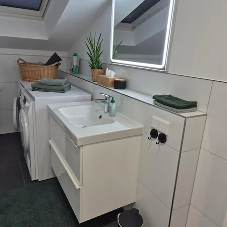 Appartement Ruhige 1-zimmer Einliegerwohnung Mit Kueche Und Bad In Grossburgwedel *