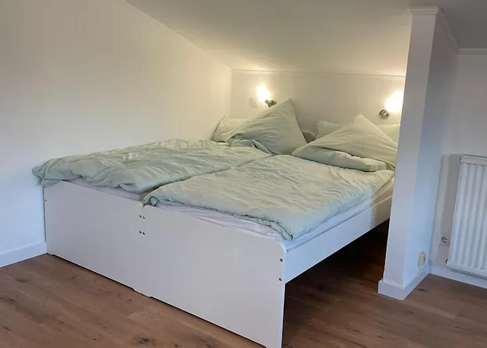 Ruhige 1-zimmer Einliegerwohnung Mit Kueche Und Bad In Grossburgwedel *