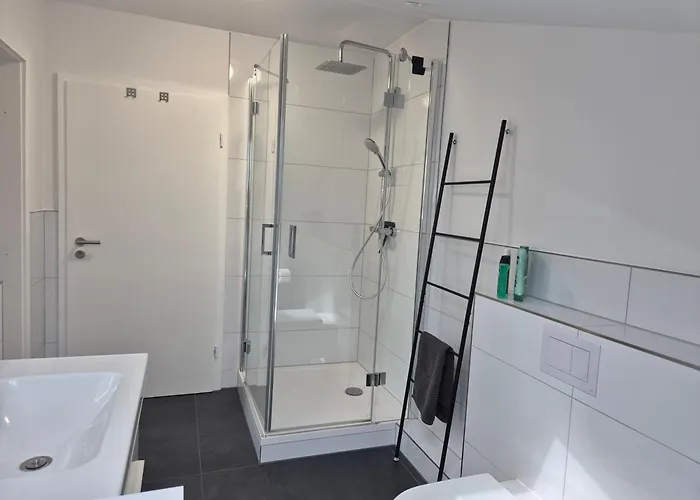 Ruhige 1-zimmer Einliegerwohnung Mit Kueche Und Bad In Grossburgwedel