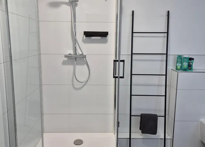 Ruhige 1-zimmer Einliegerwohnung Mit Kueche Und Bad In Grossburgwedel Appartement